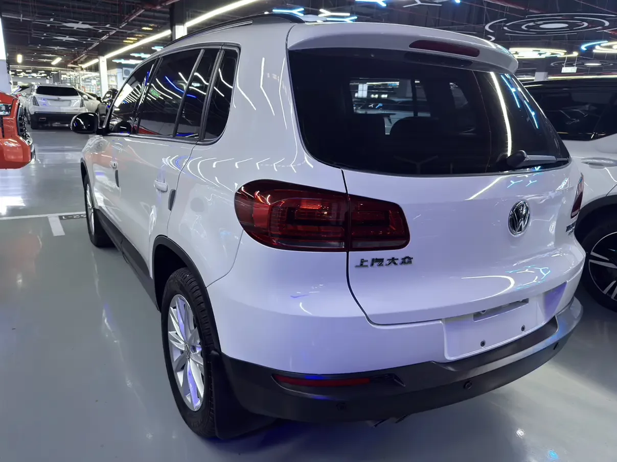 Volkswagen Tiguan (Tharu)
