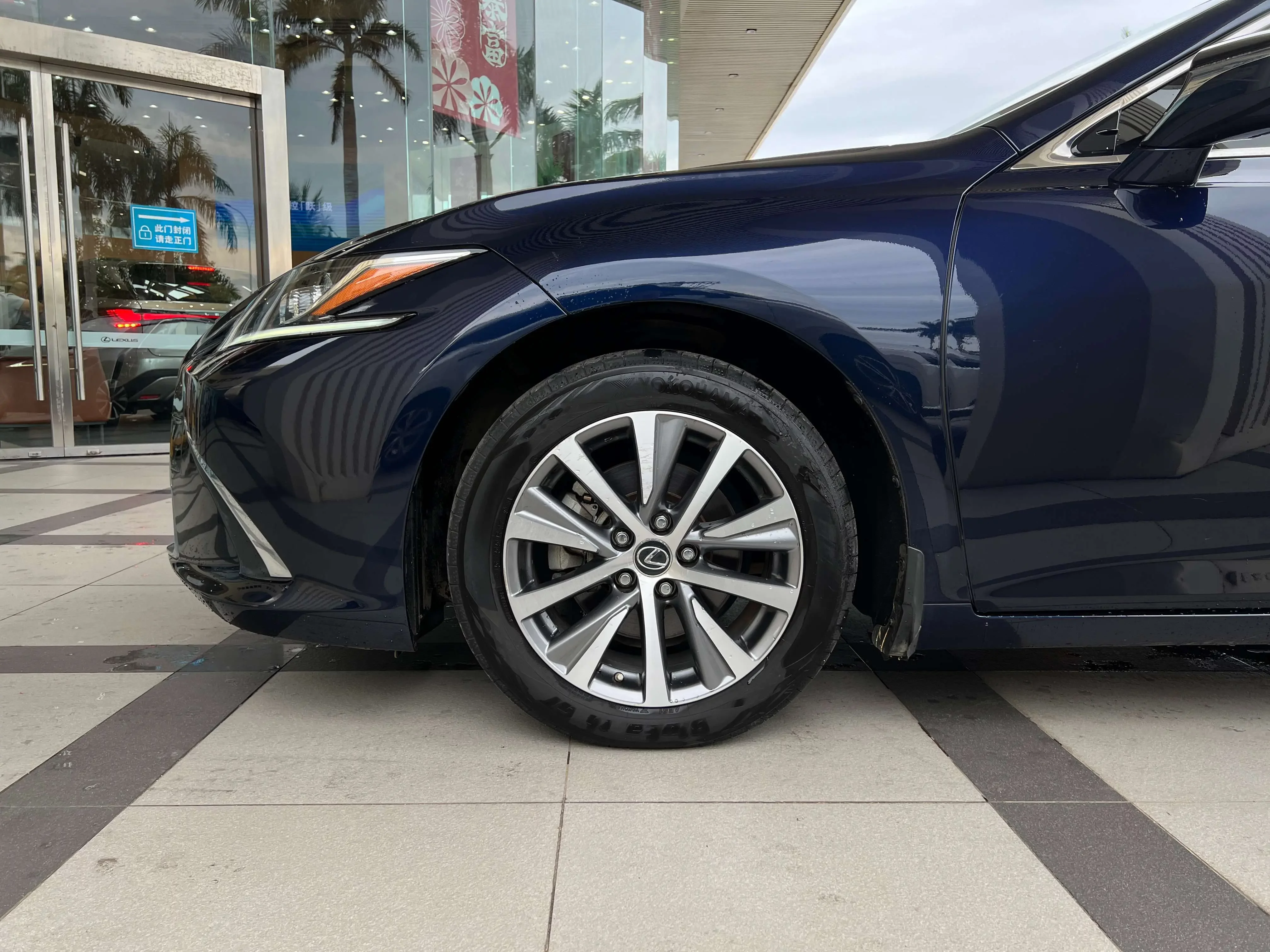 Lexus ES