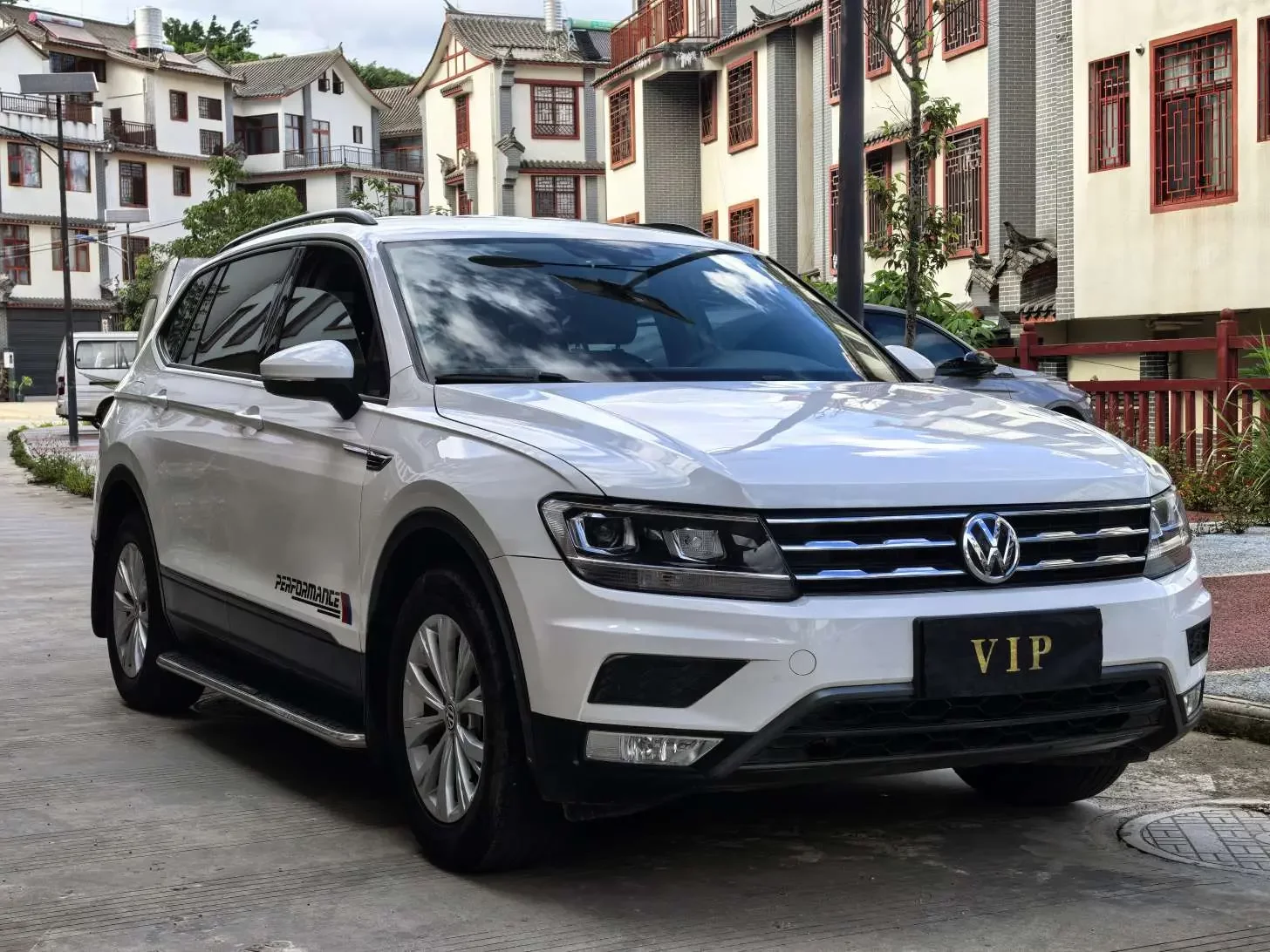 Volkswagen Tiguan L