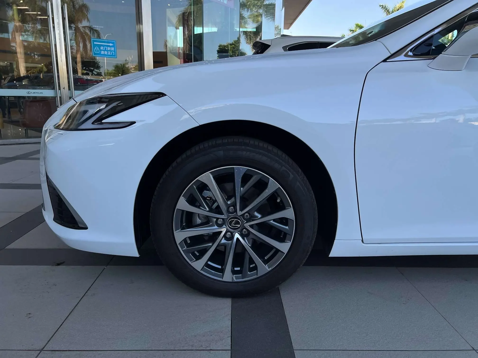 Lexus ES