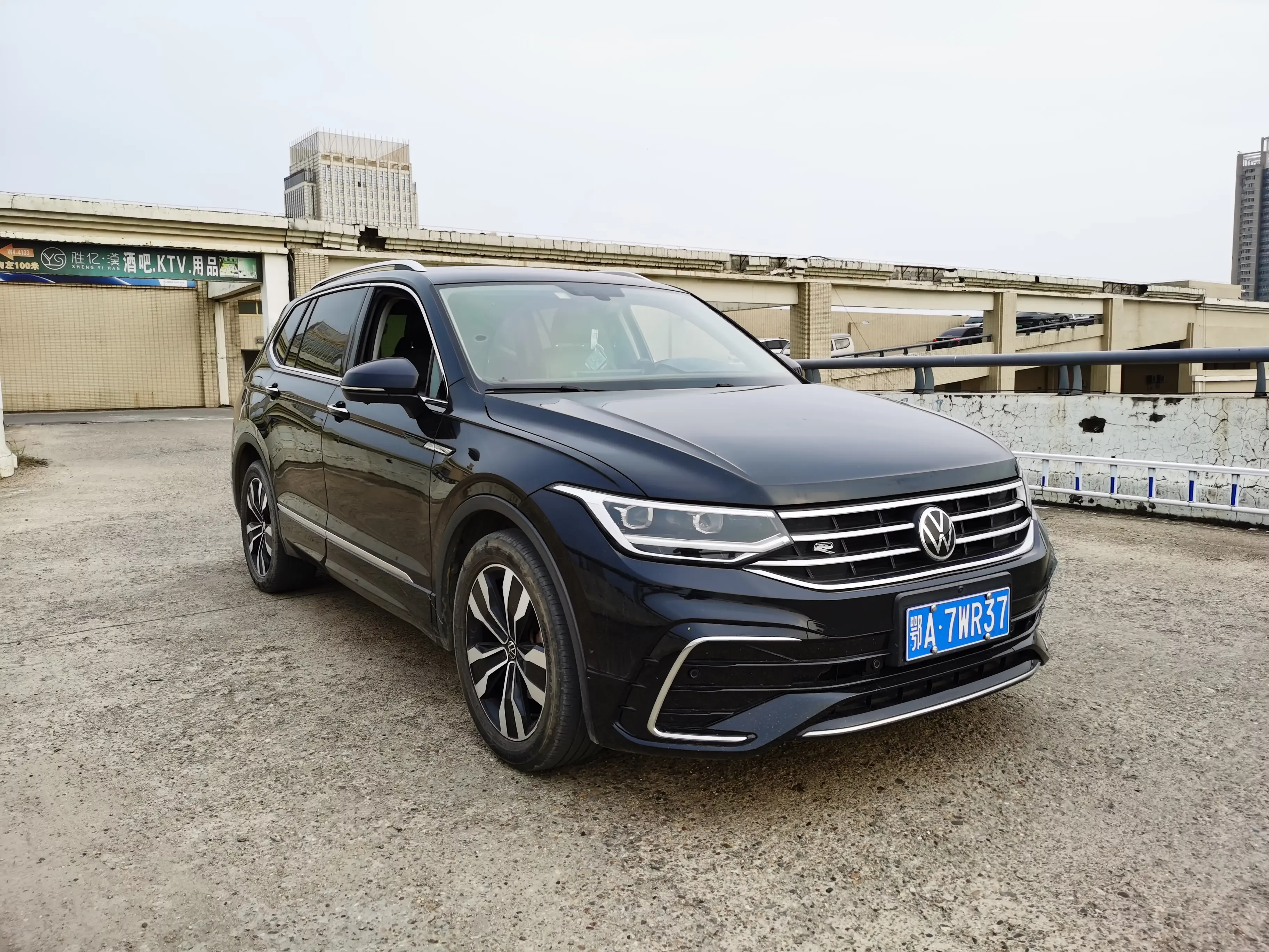 Volkswagen Tiguan L