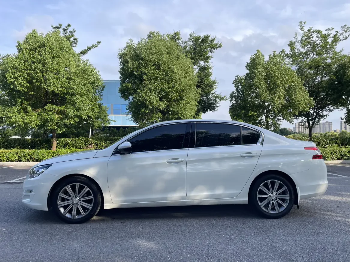 Peugeot 408