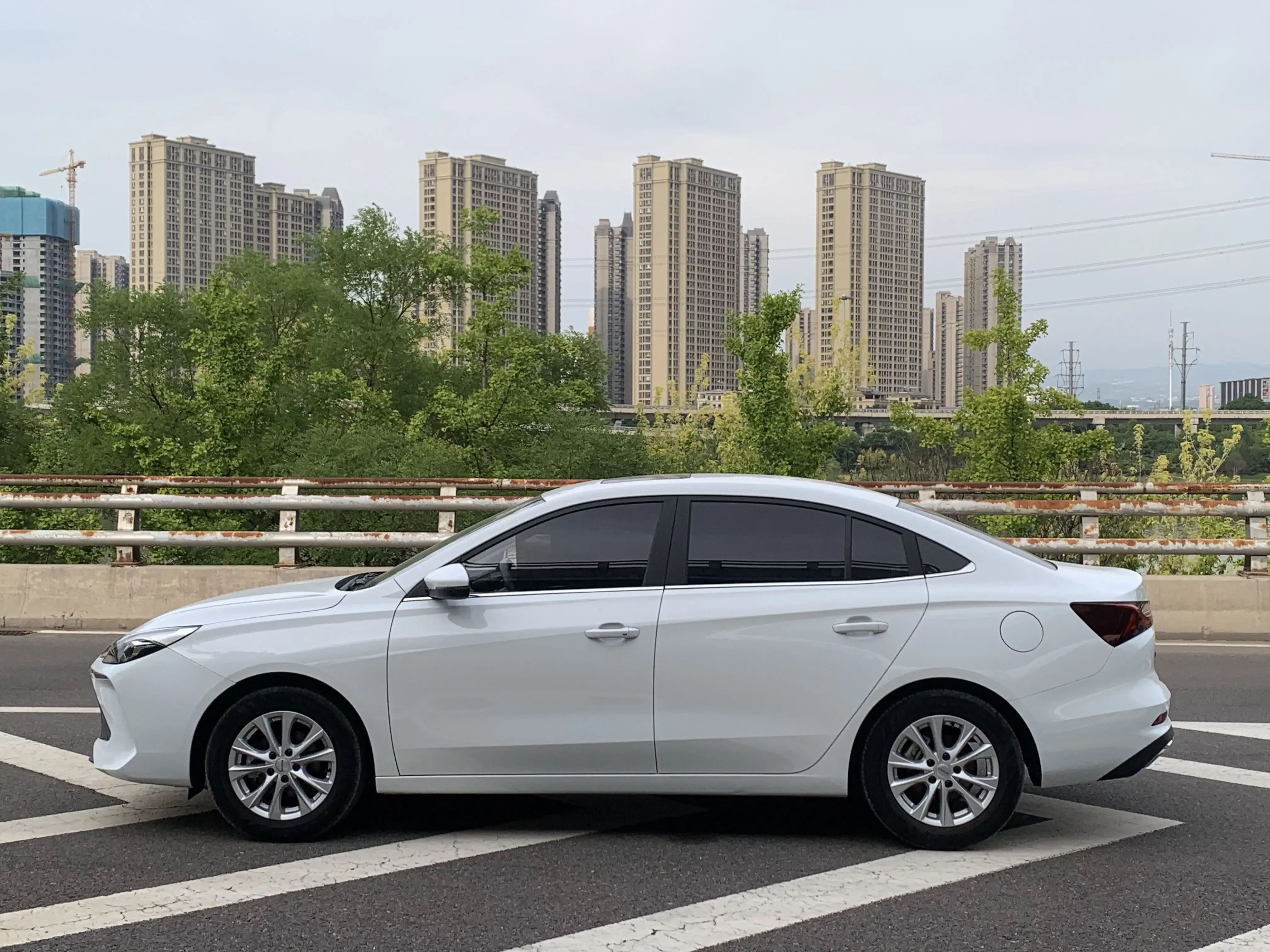 Roewe i5