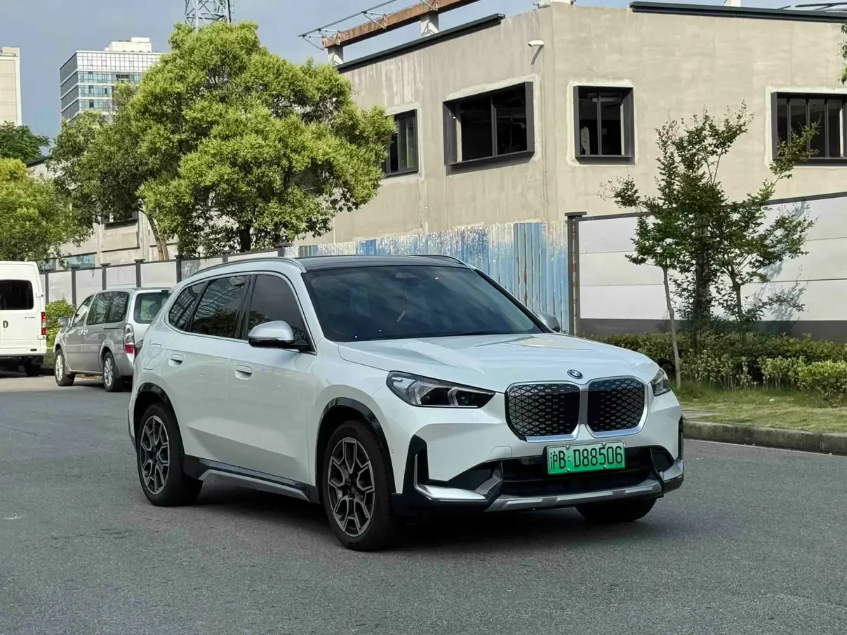 BMW iX1