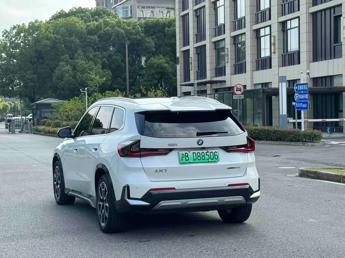 BMW iX1