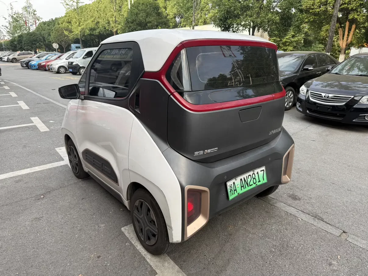 Baojun E200