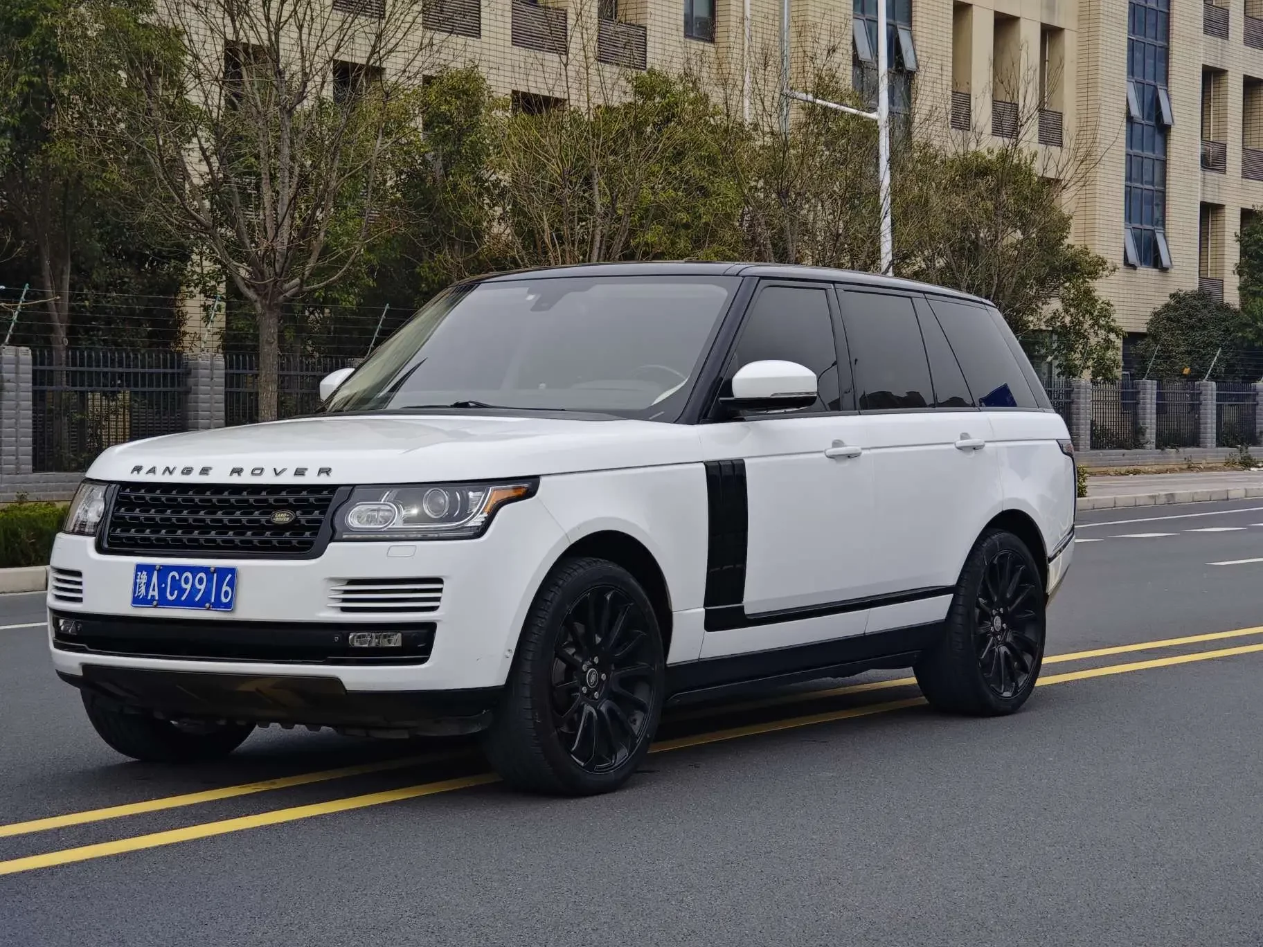Land Rover range rover