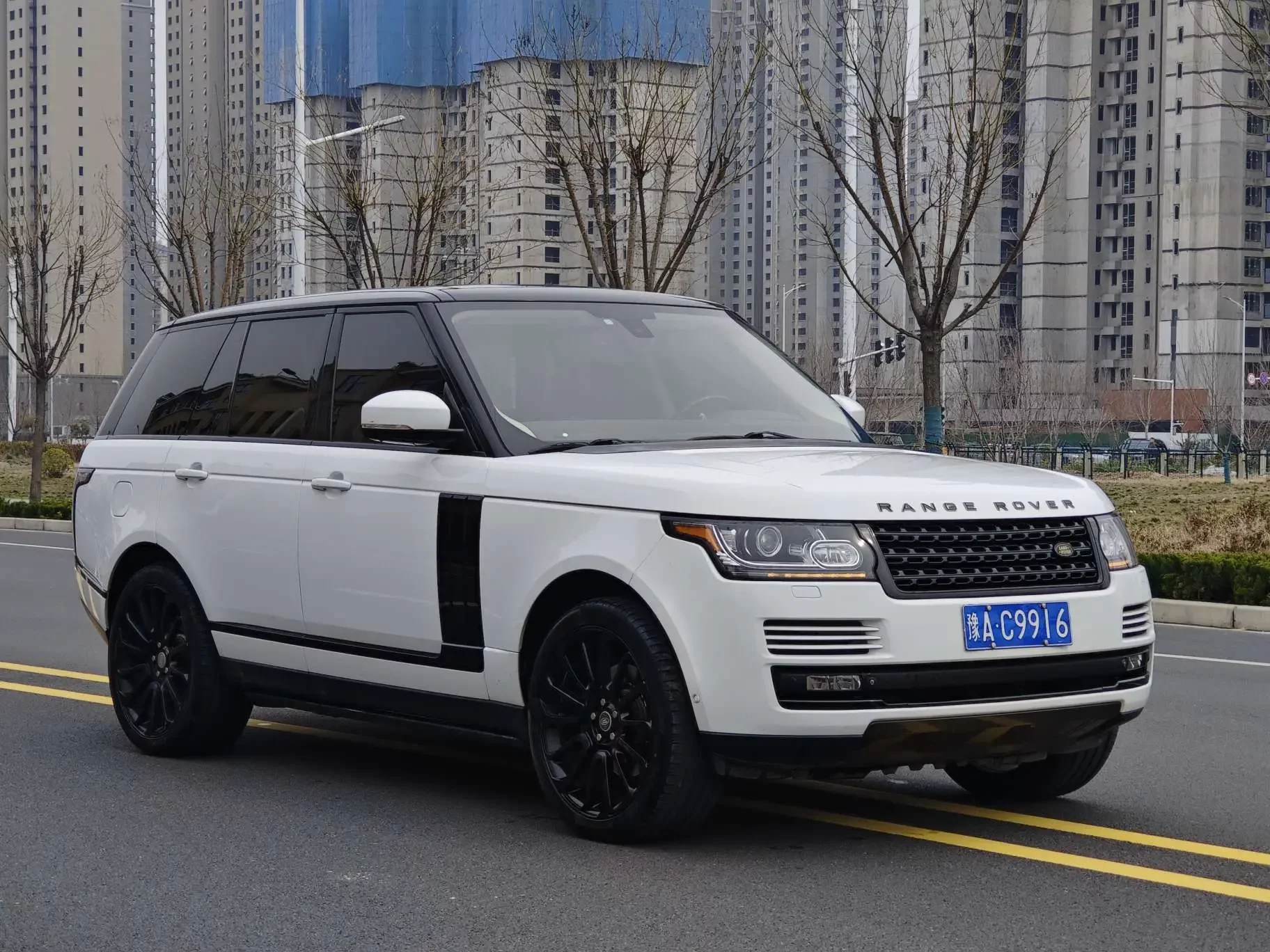 Land Rover range rover