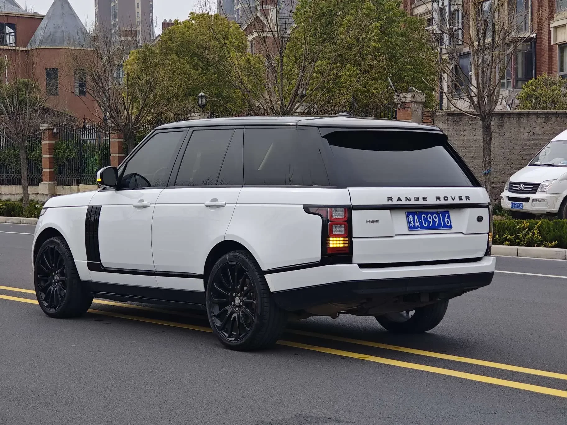 Land Rover range rover