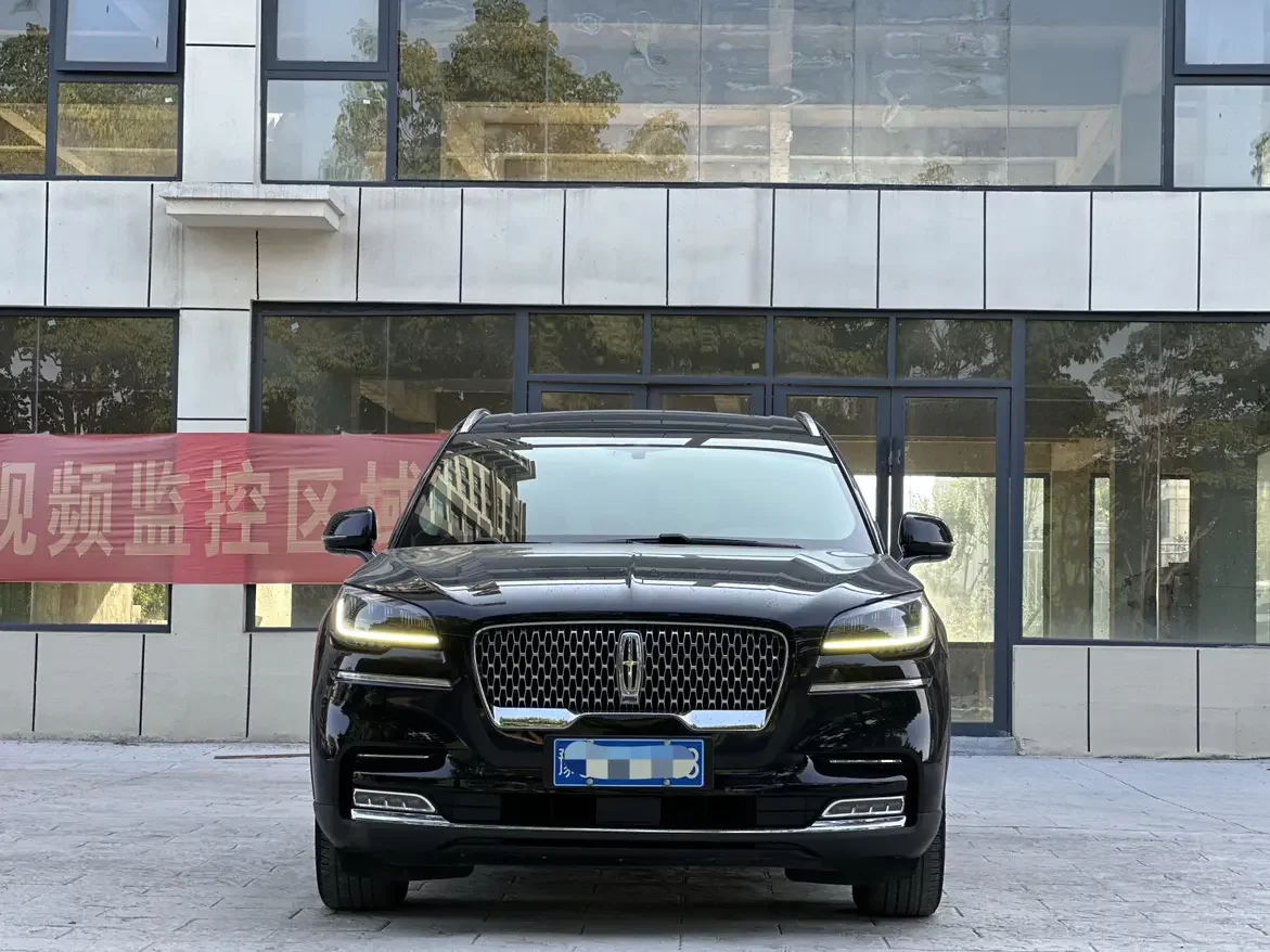 Lincoln aviator