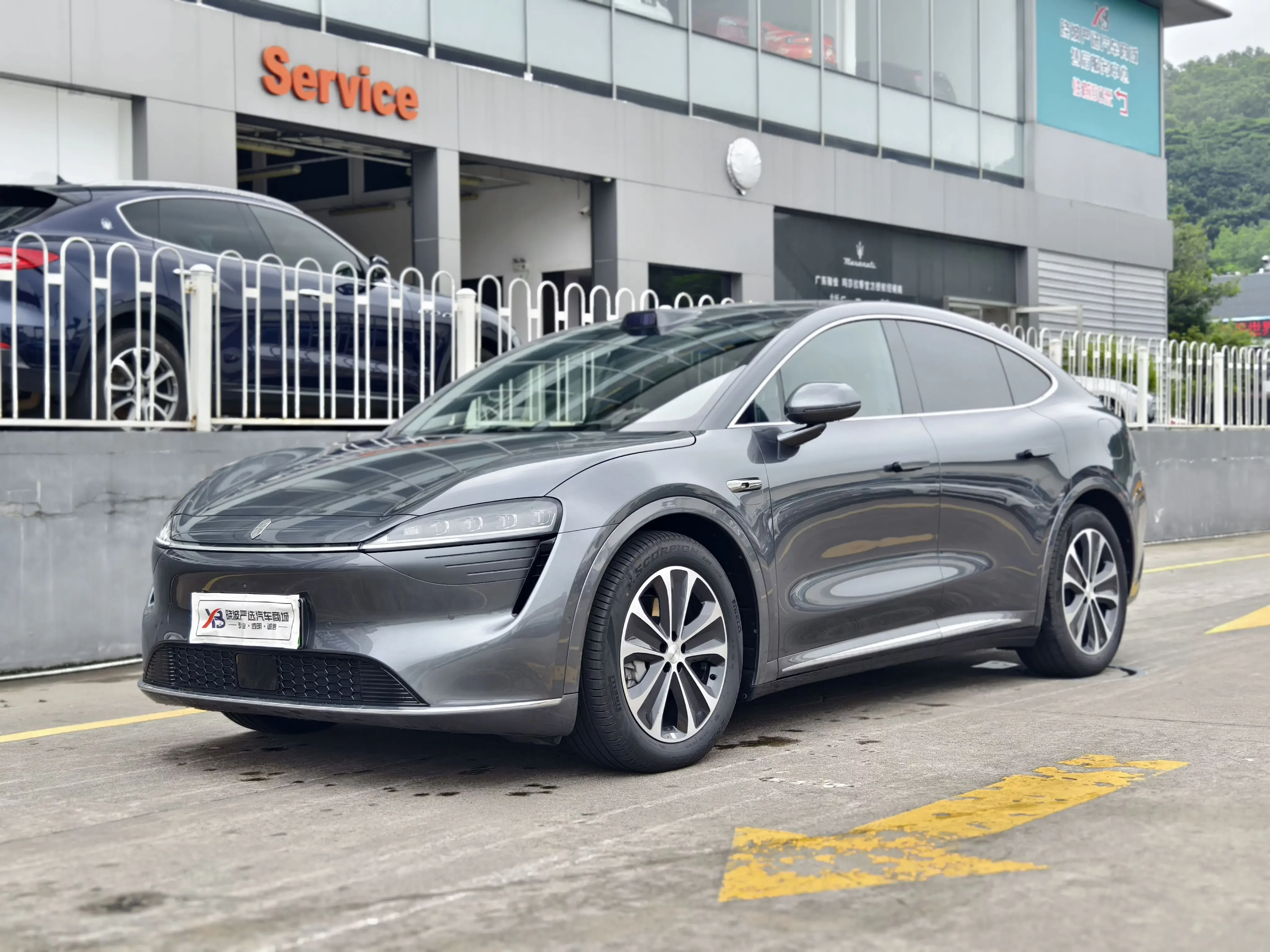 Luxeed Zhijie R7  из Китая