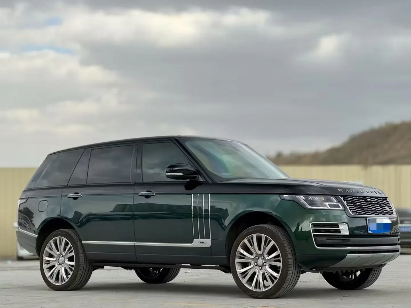 Land Rover range rover