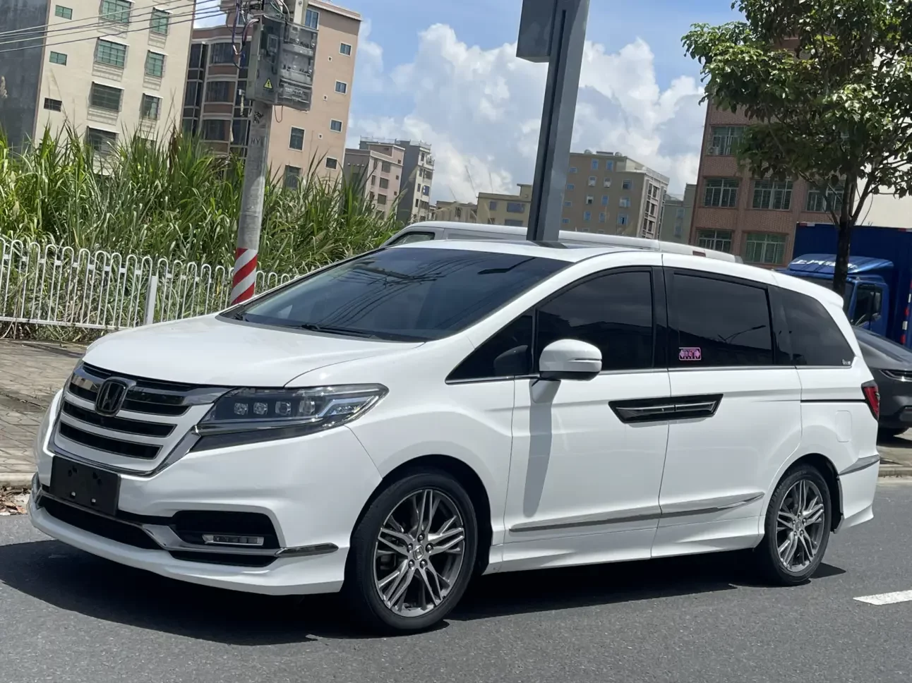 Honda Elysion (Alison)  из Китая