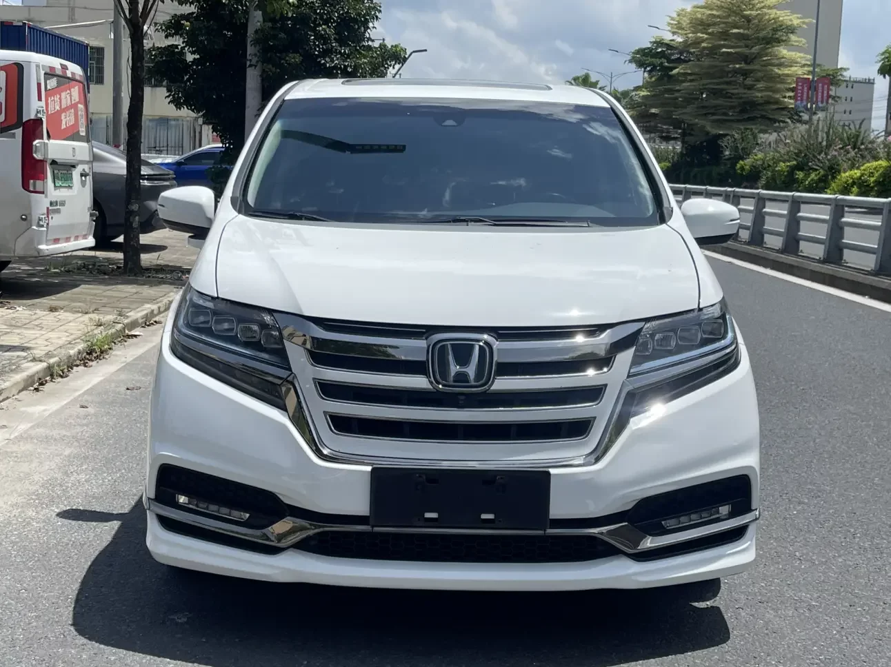 Honda Elysion (Alison)  из Китая
