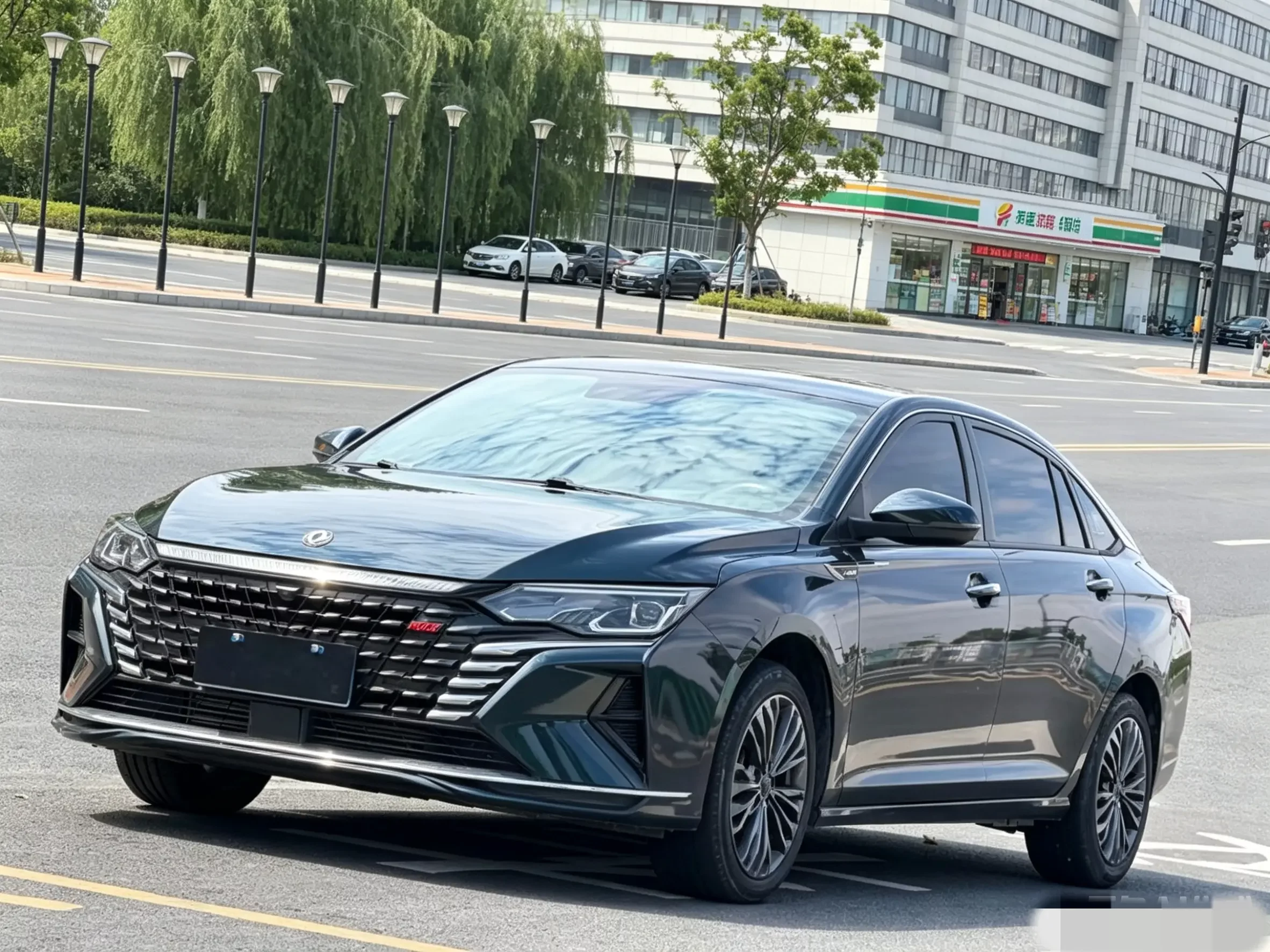 Dongfeng Yixuan MAX  из Китая