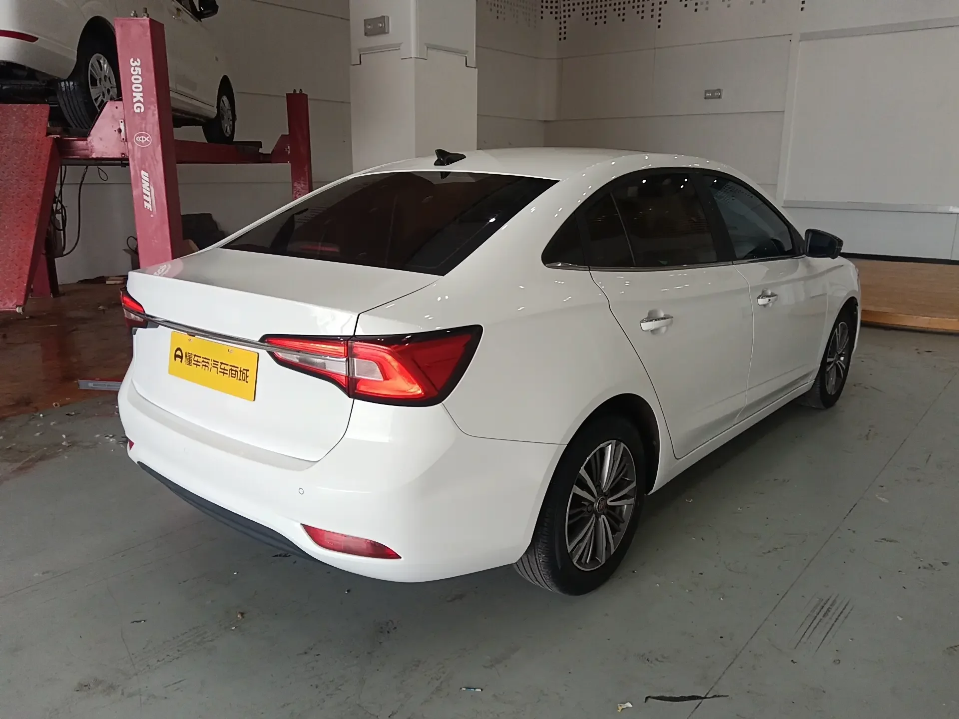 Roewe i5