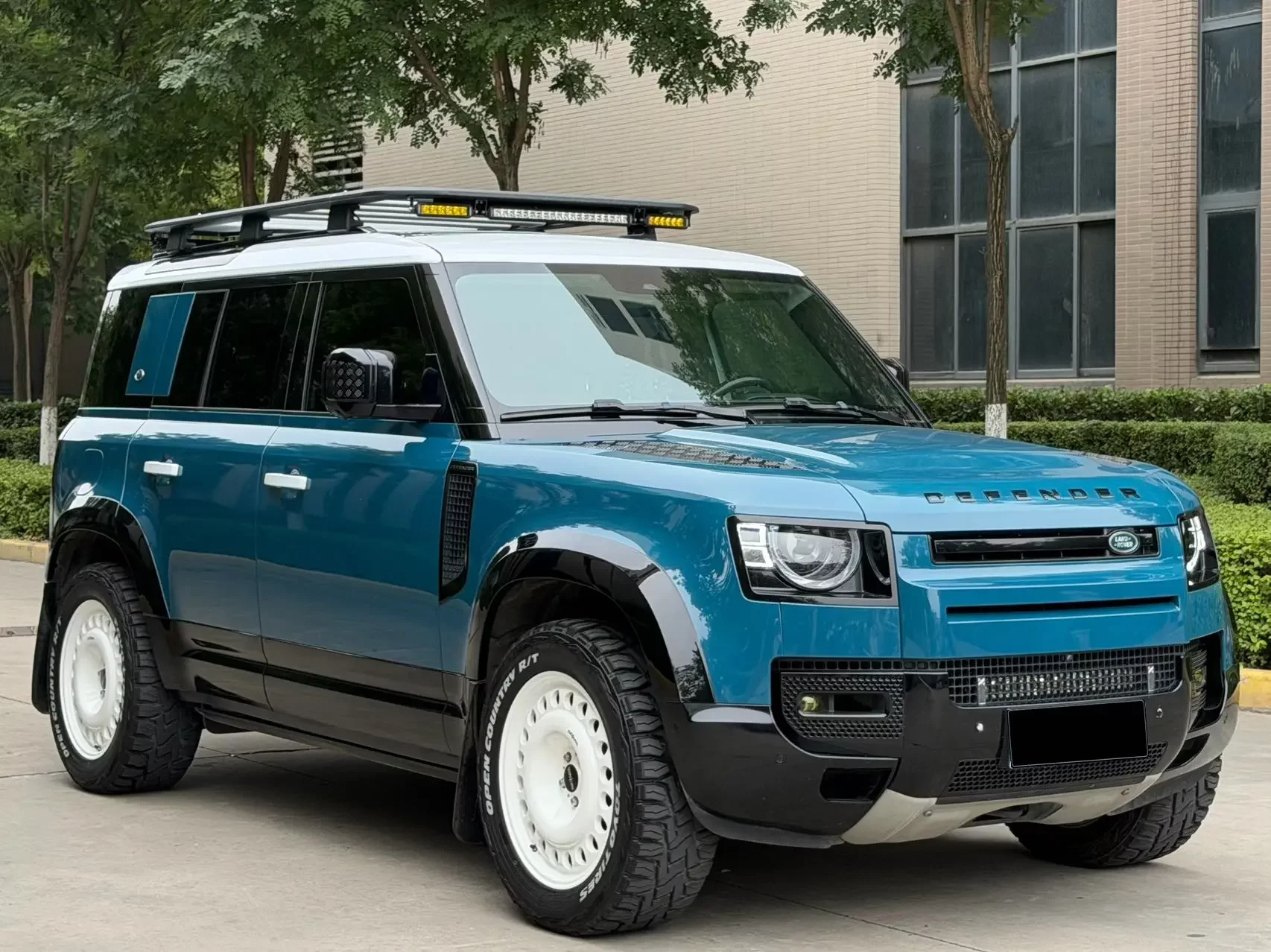 Land Rover guard