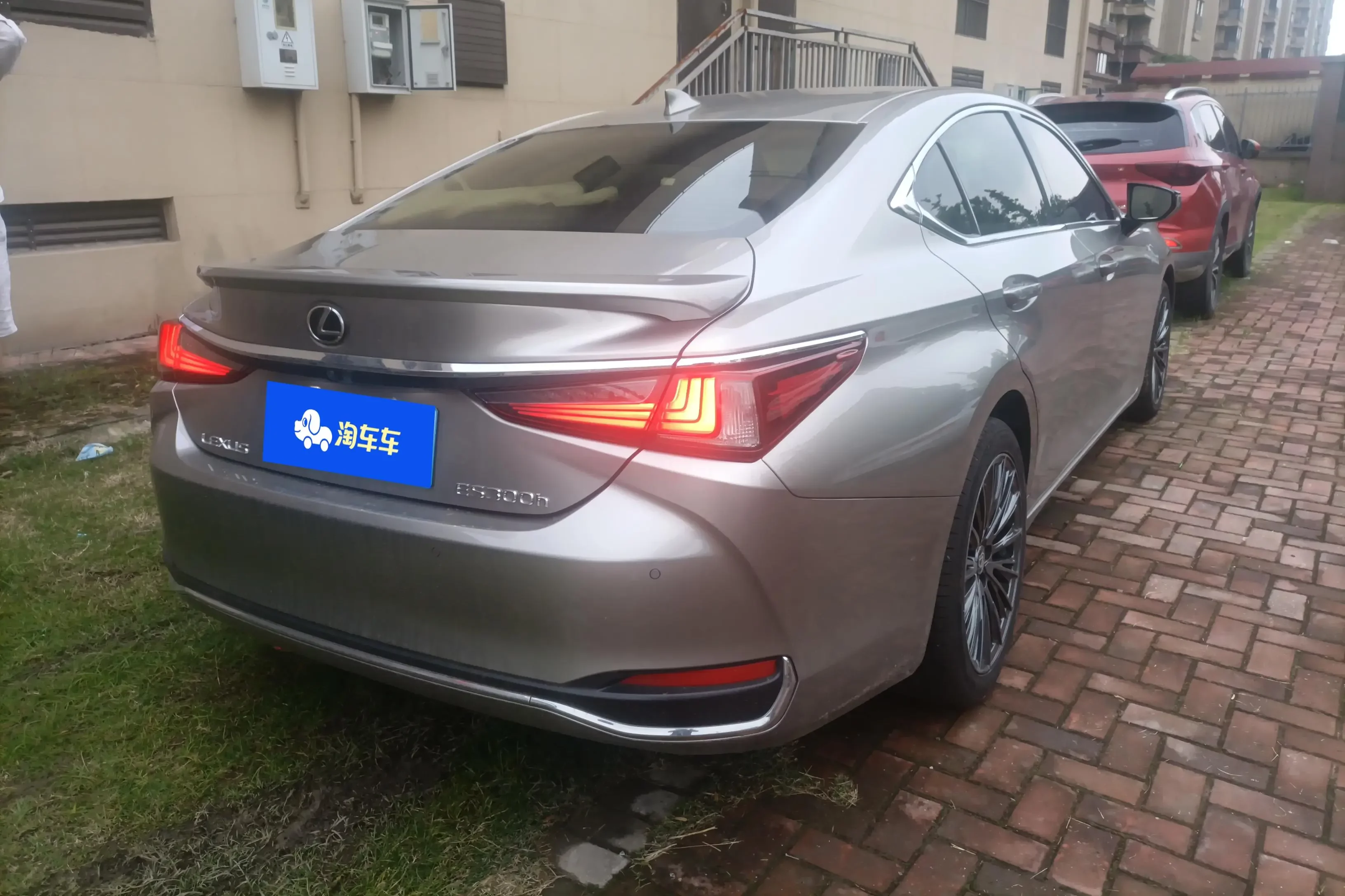 Lexus ES