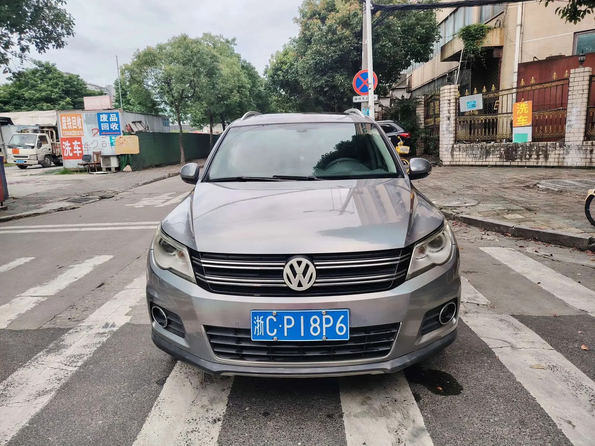 Volkswagen Tiguan (Tharu)