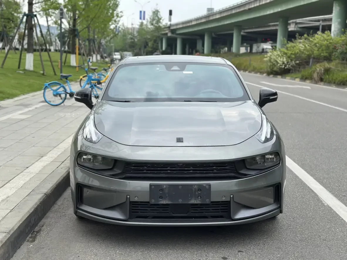 Lynk & Co 03