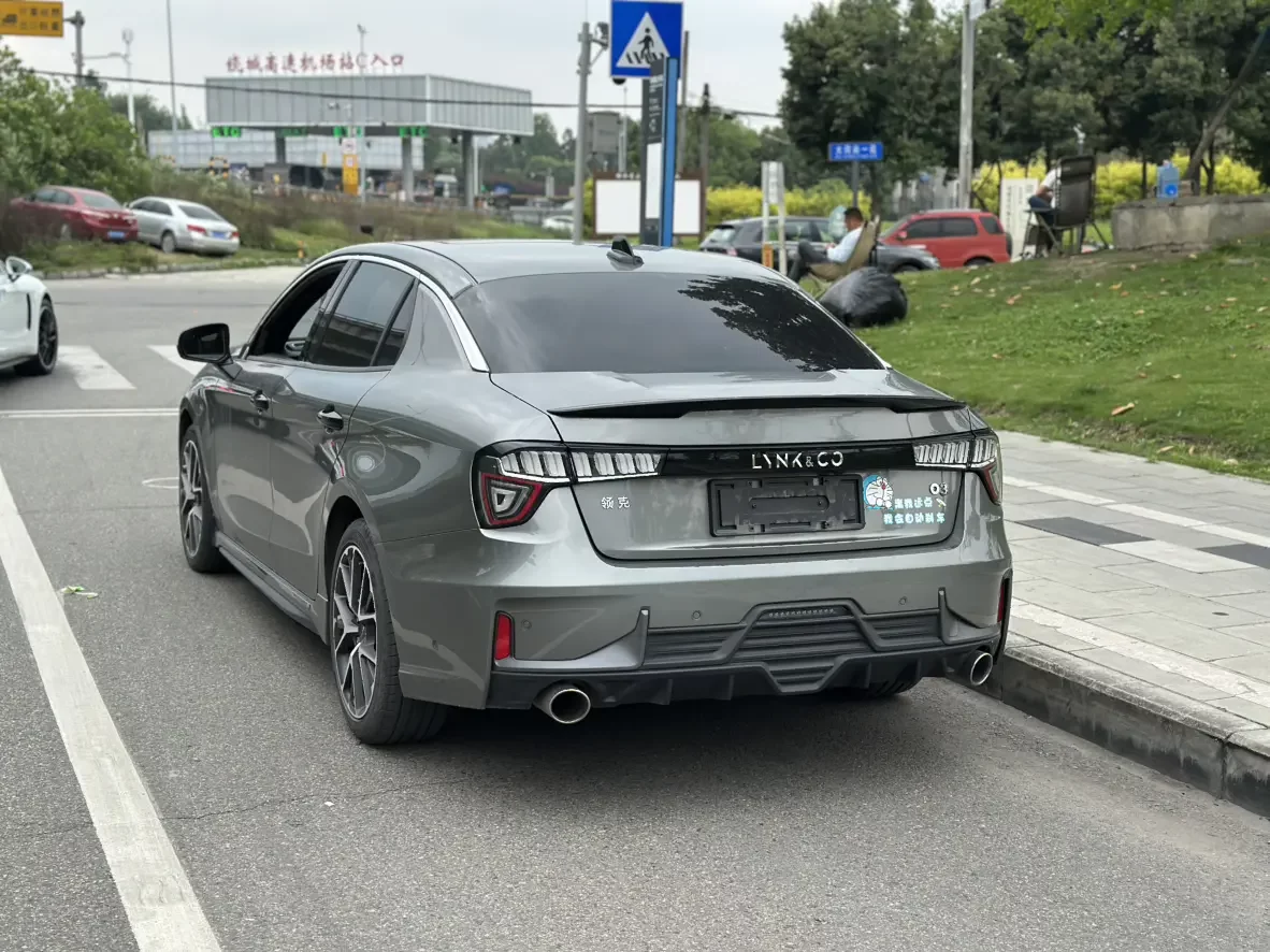 Lynk & Co 03
