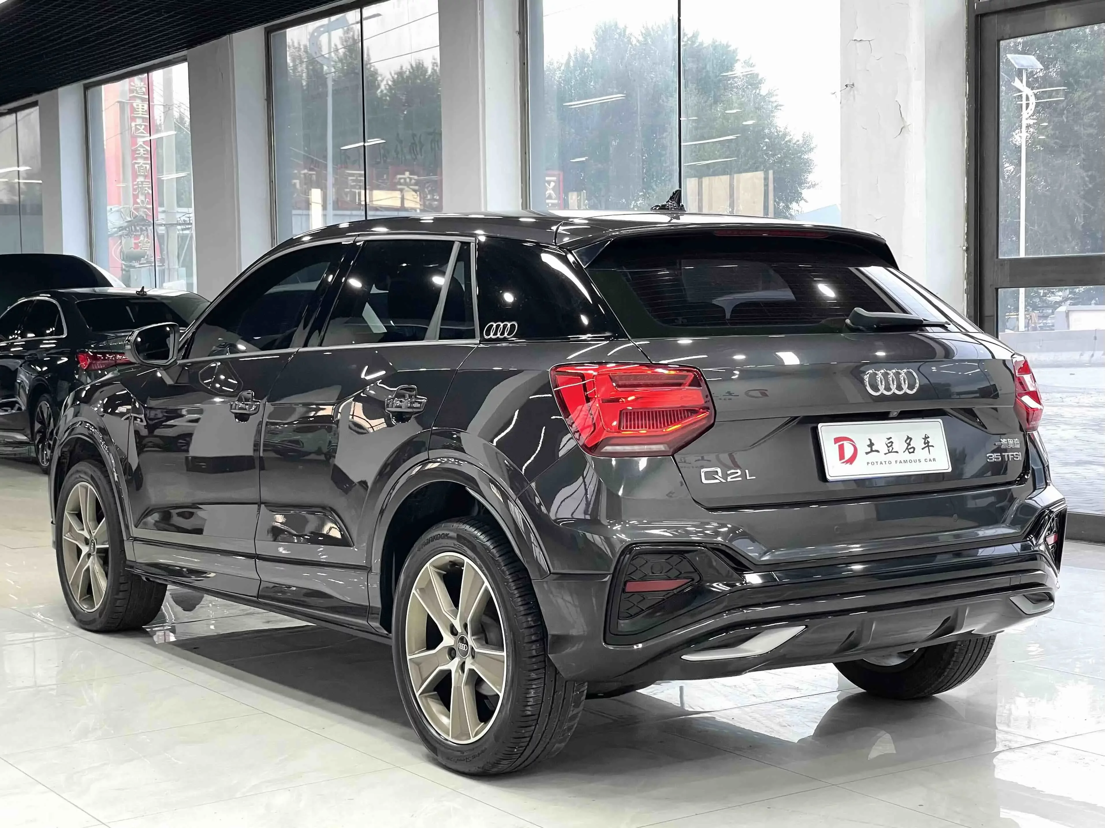 Audi Q2L