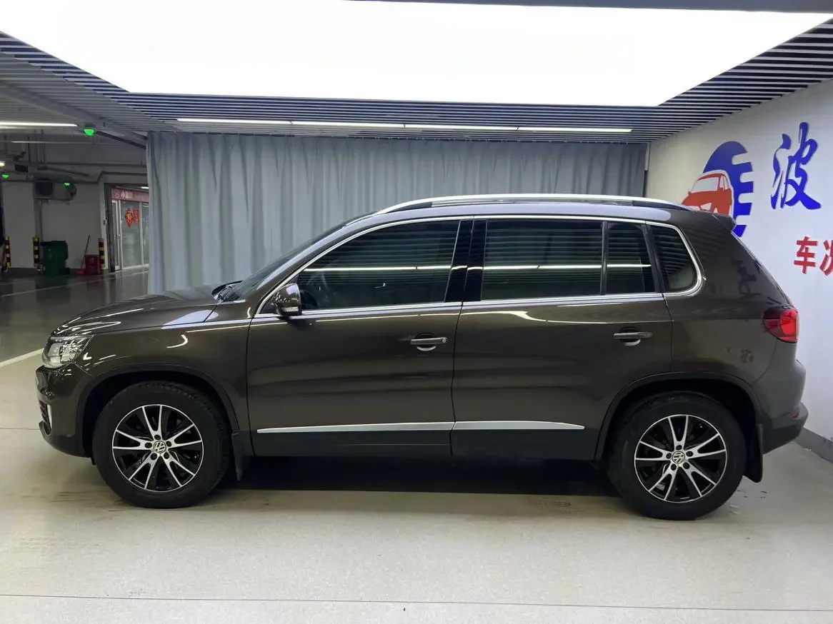 Volkswagen Tiguan (Tharu)