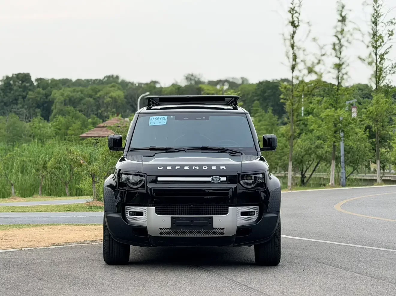 Land Rover guard