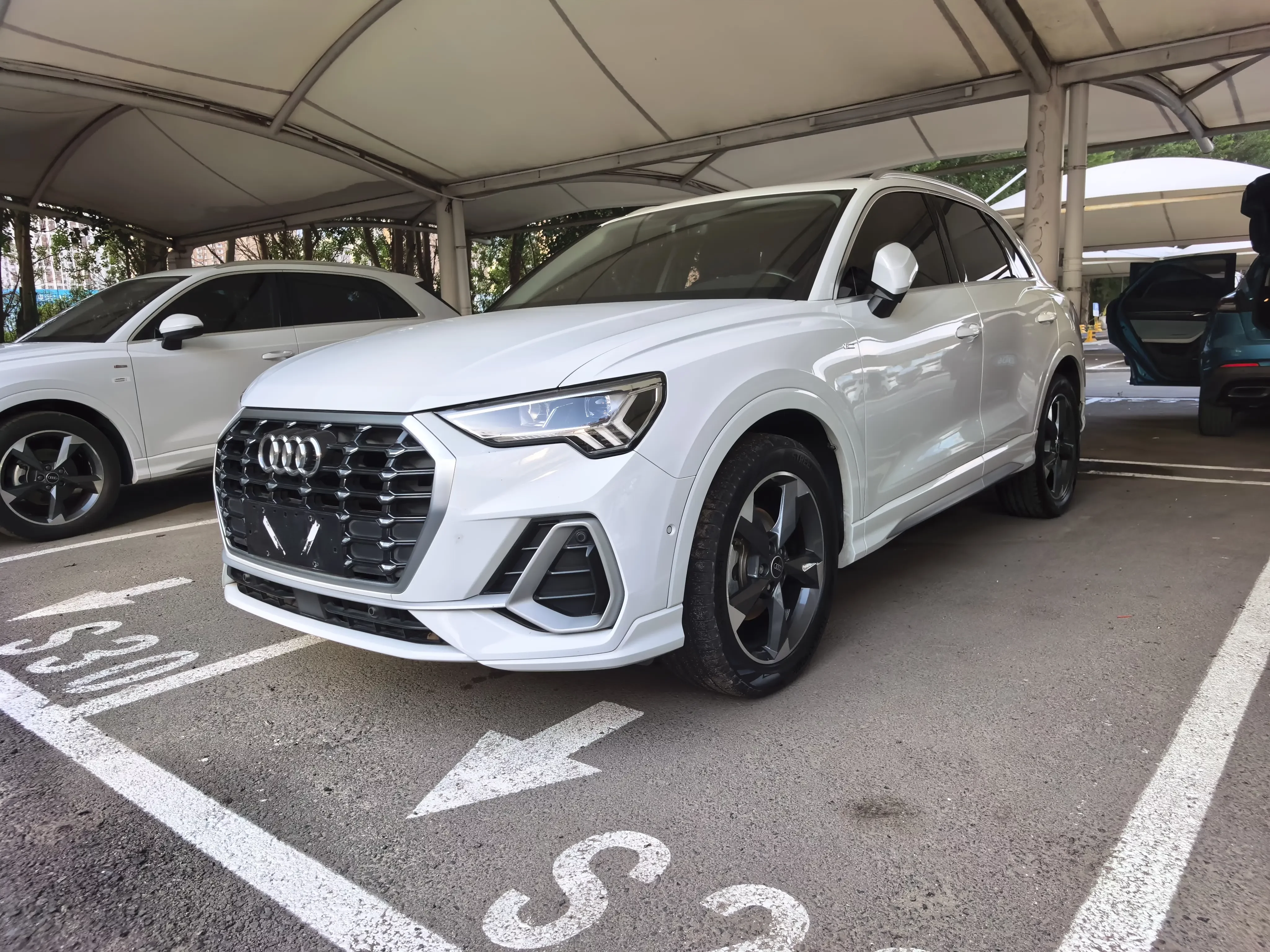 AUDI Q3