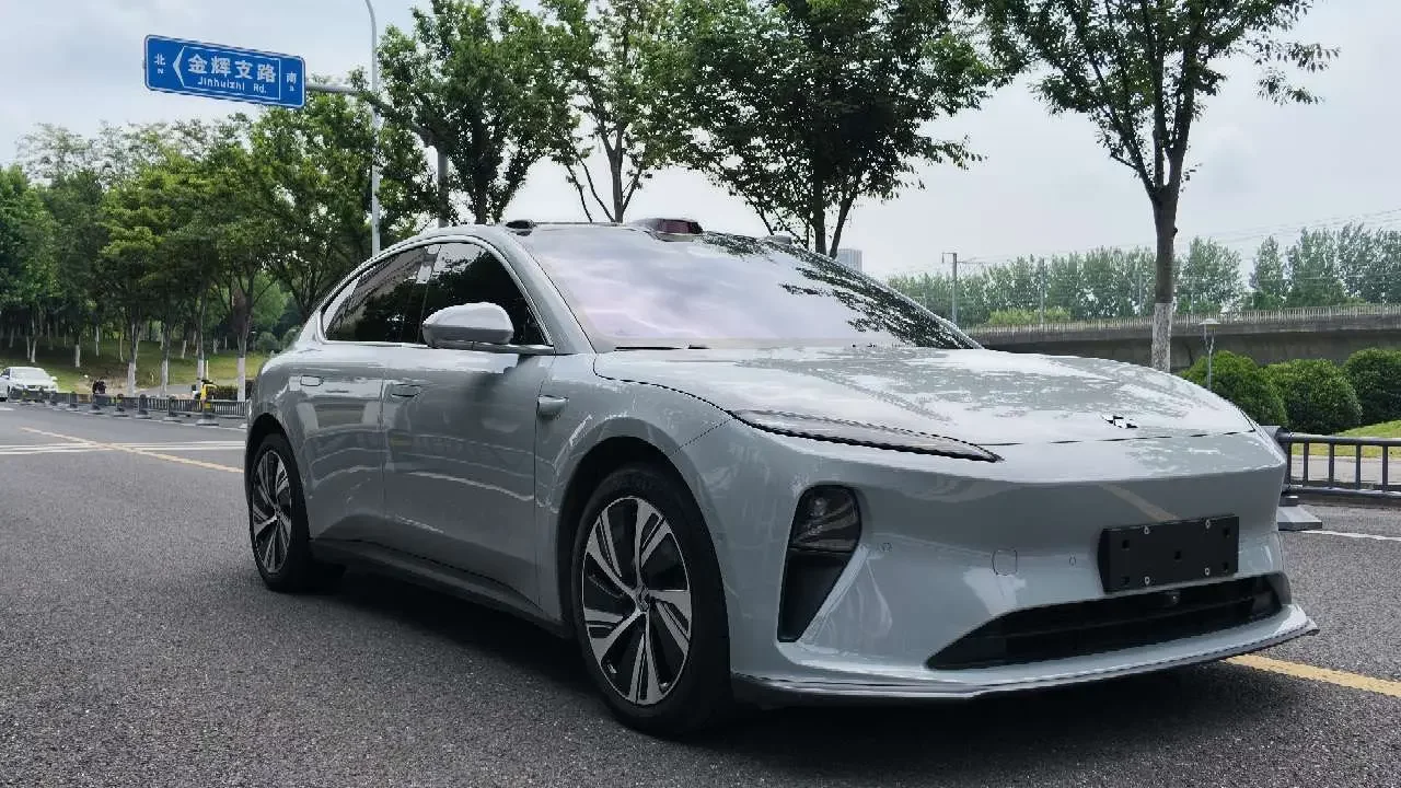 NIO ET5