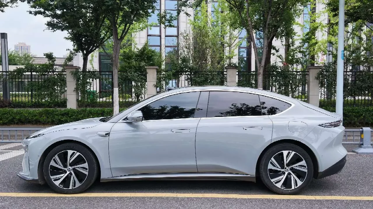 NIO ET5