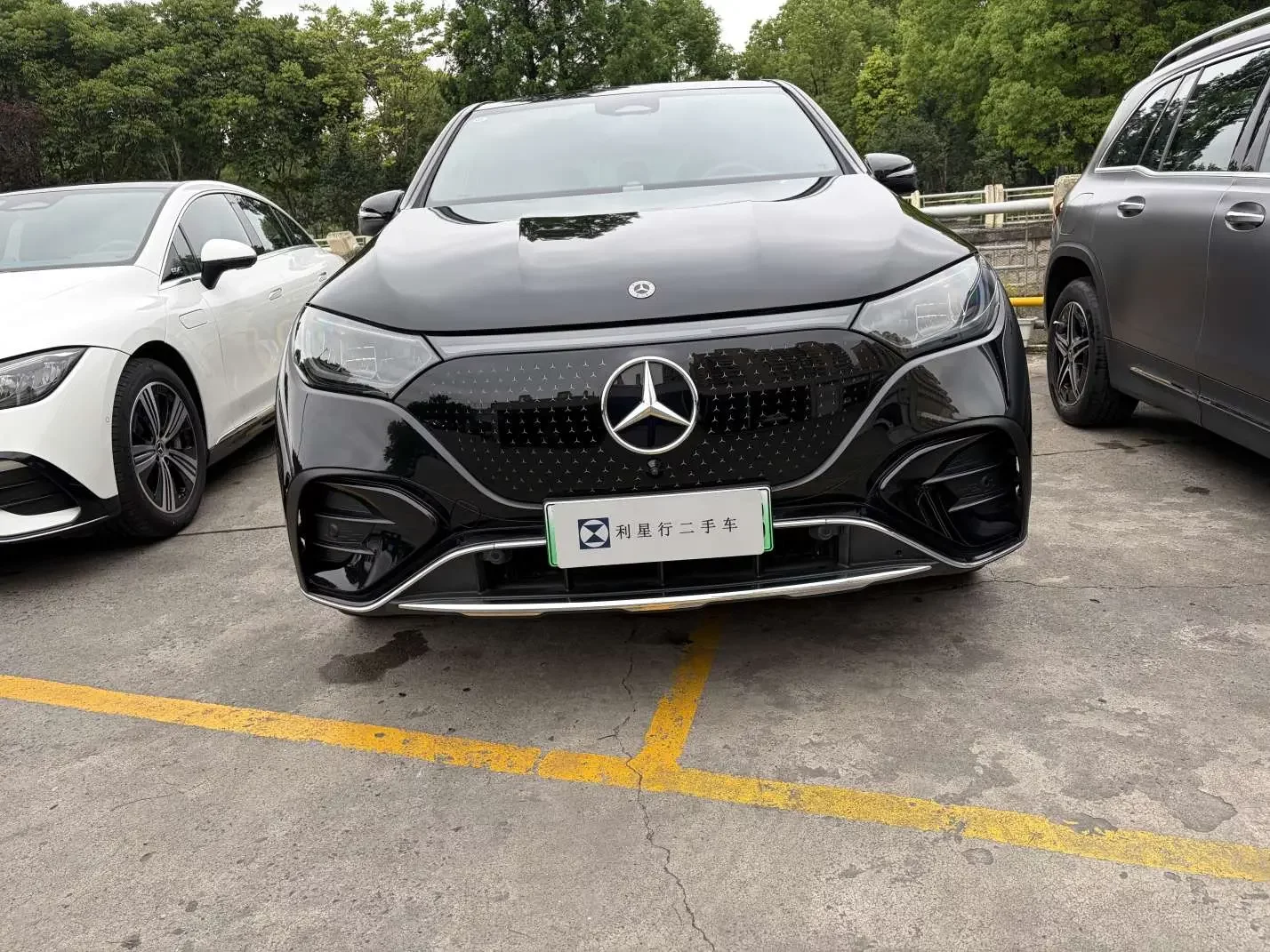 Mercedes-Benz EQE SUV