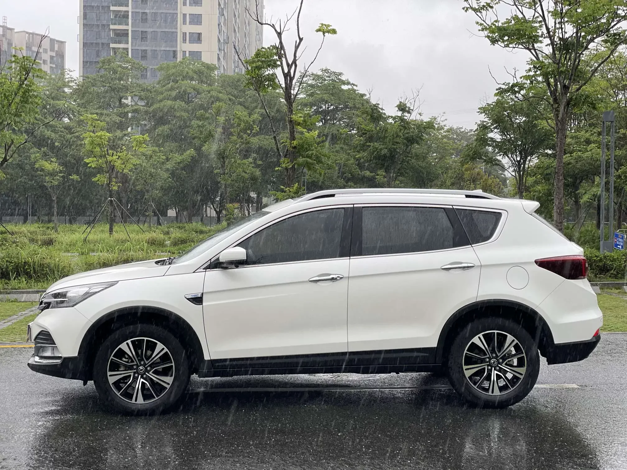 Dongfeng Fengshen AX7