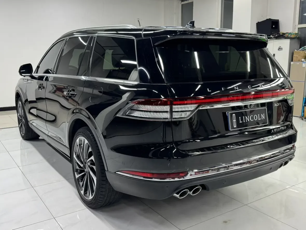 Lincoln aviator