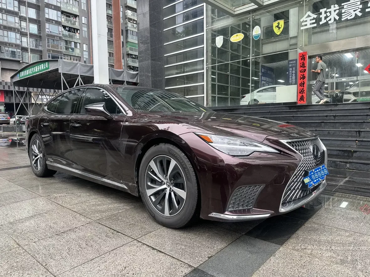 Lexus LS