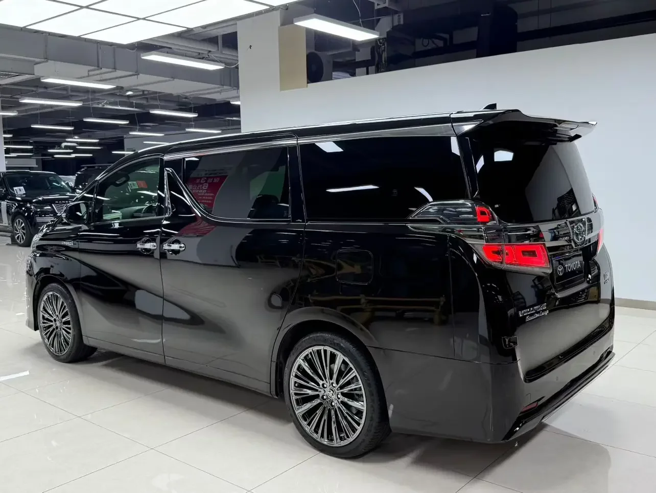 Toyota Crown Wellfire