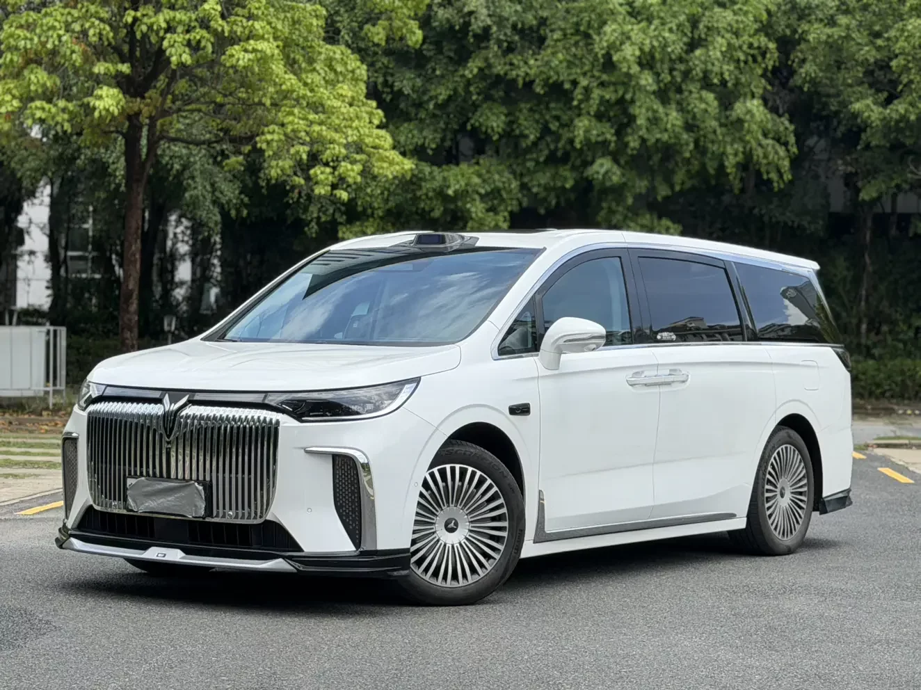 Voyah Lantu Dreamer PHEV  из Китая