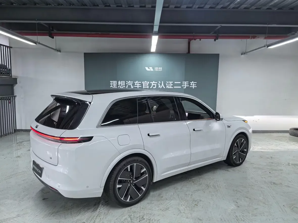 Lixiang L8