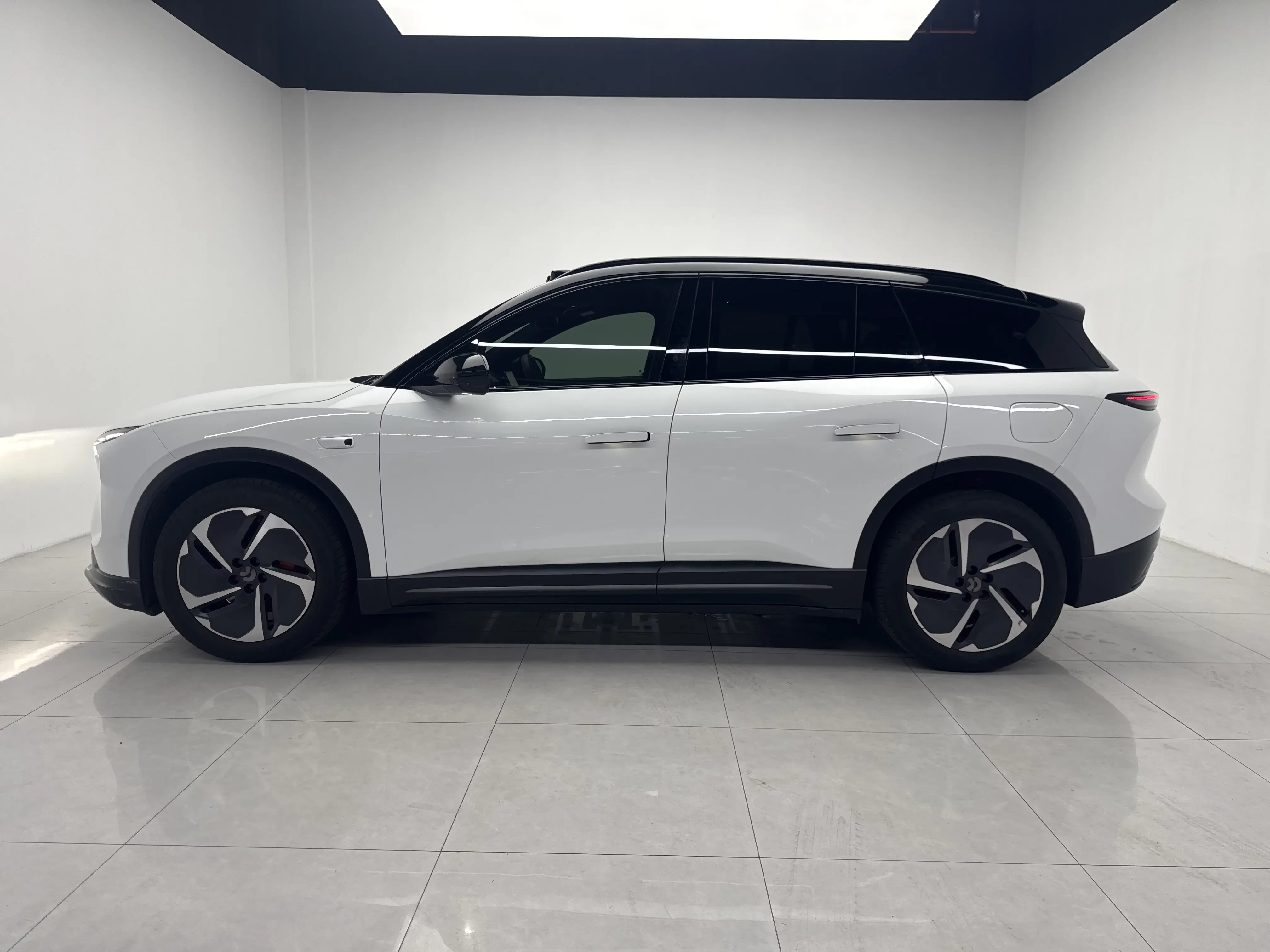 NIO ES6