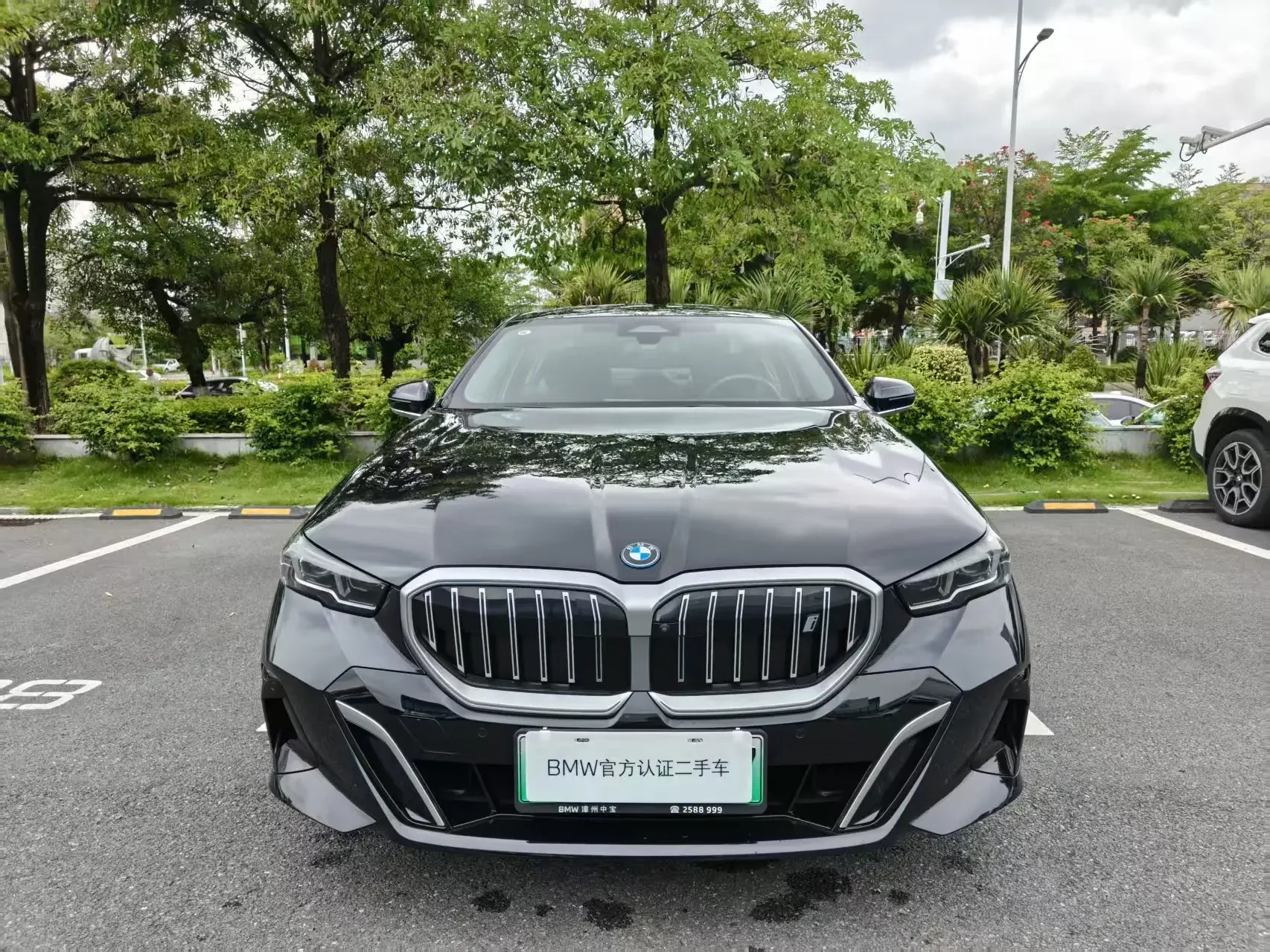BMW i5