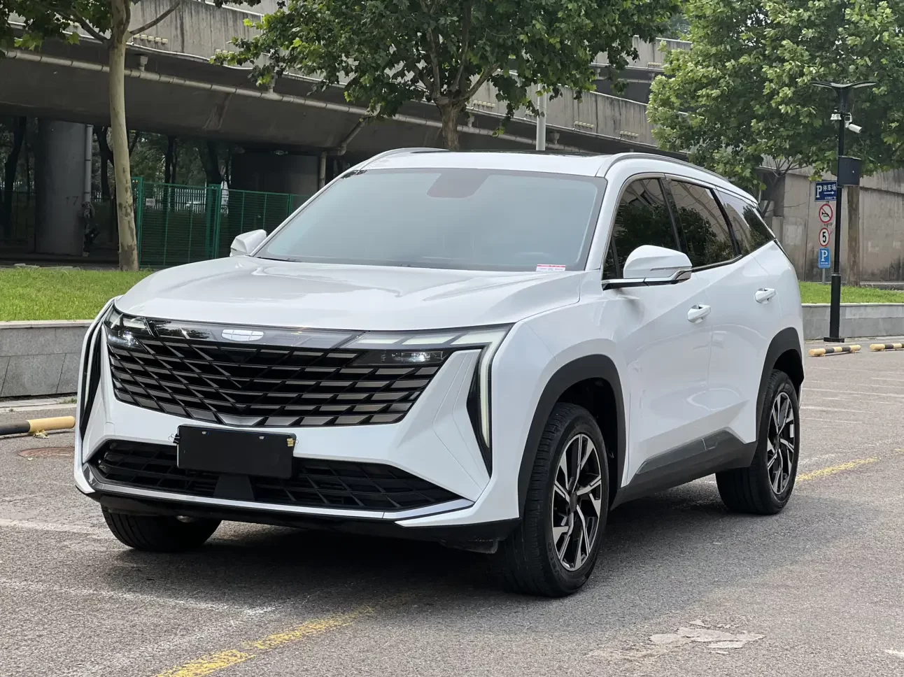 Geely Atlas L