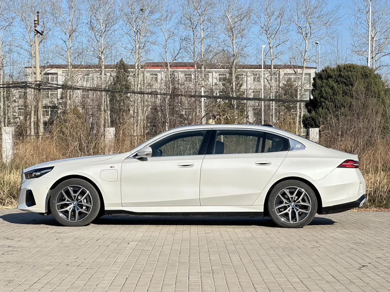 BMW i5