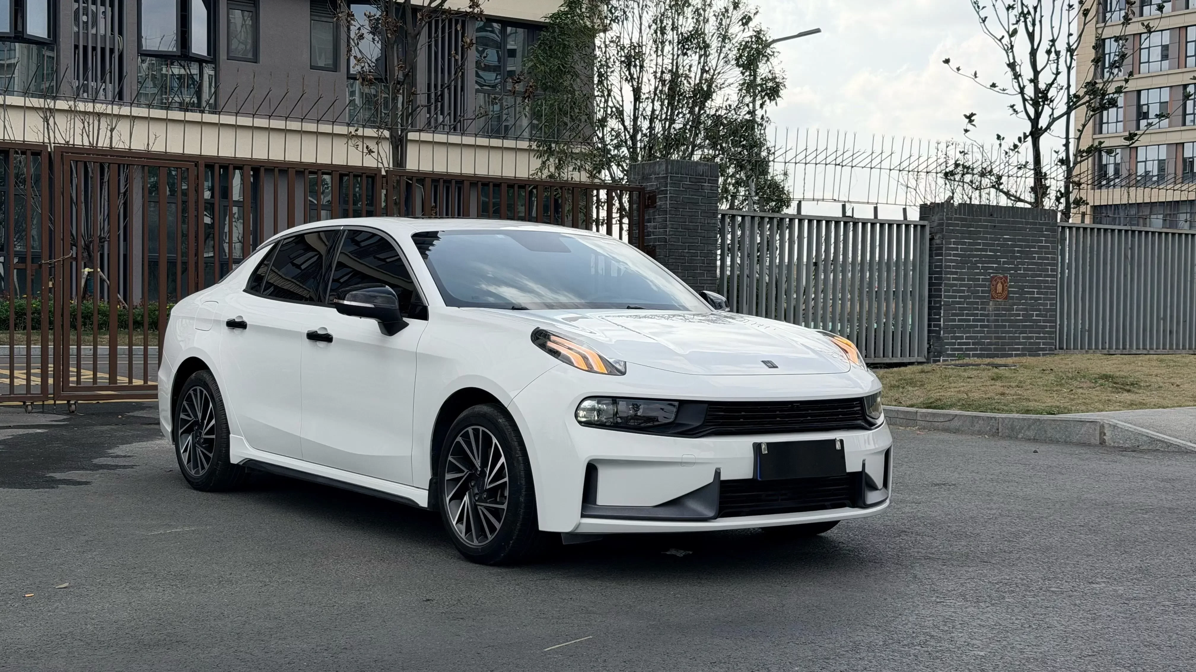 Lynk & Co 03