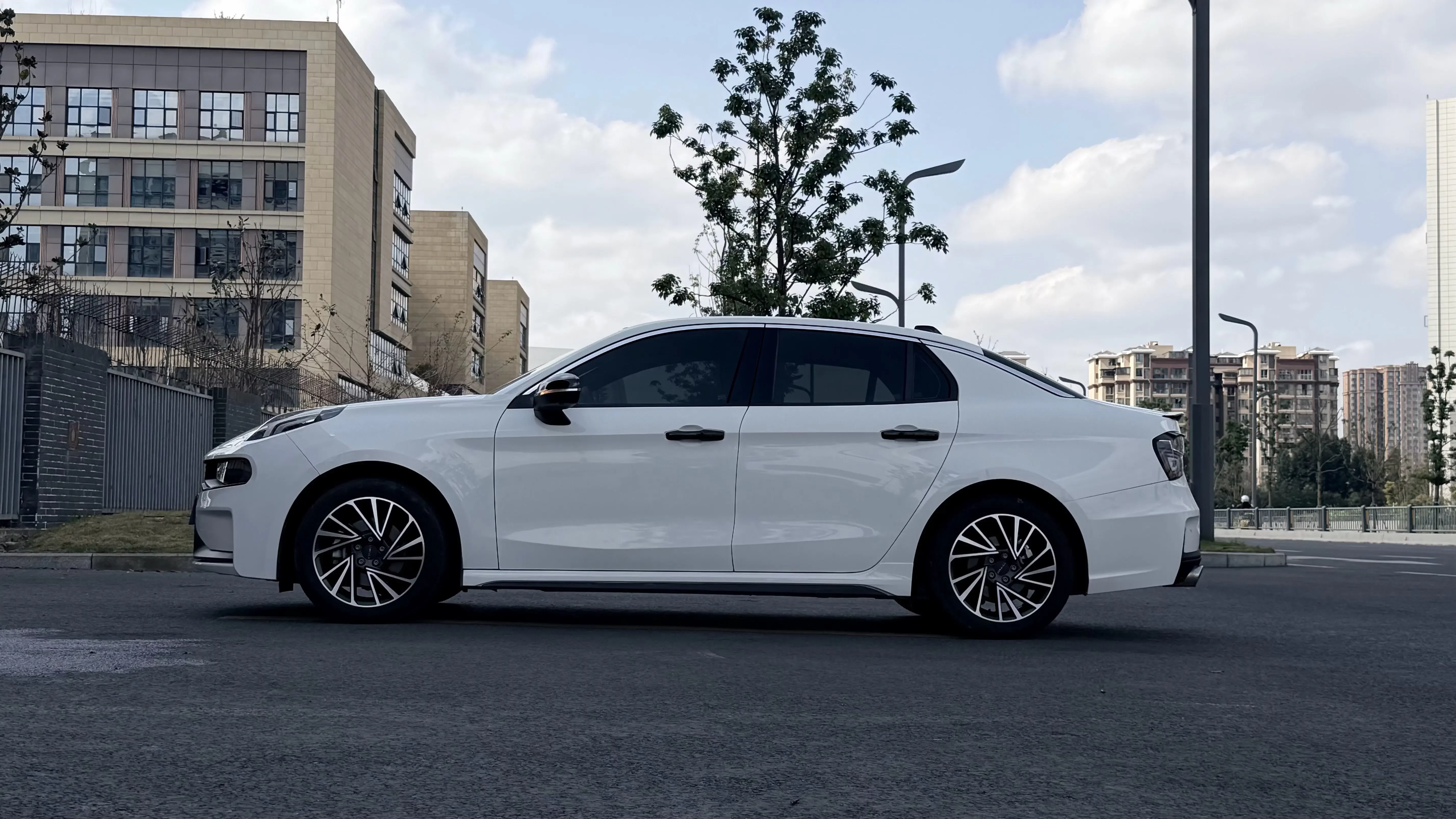 Lynk & Co 03