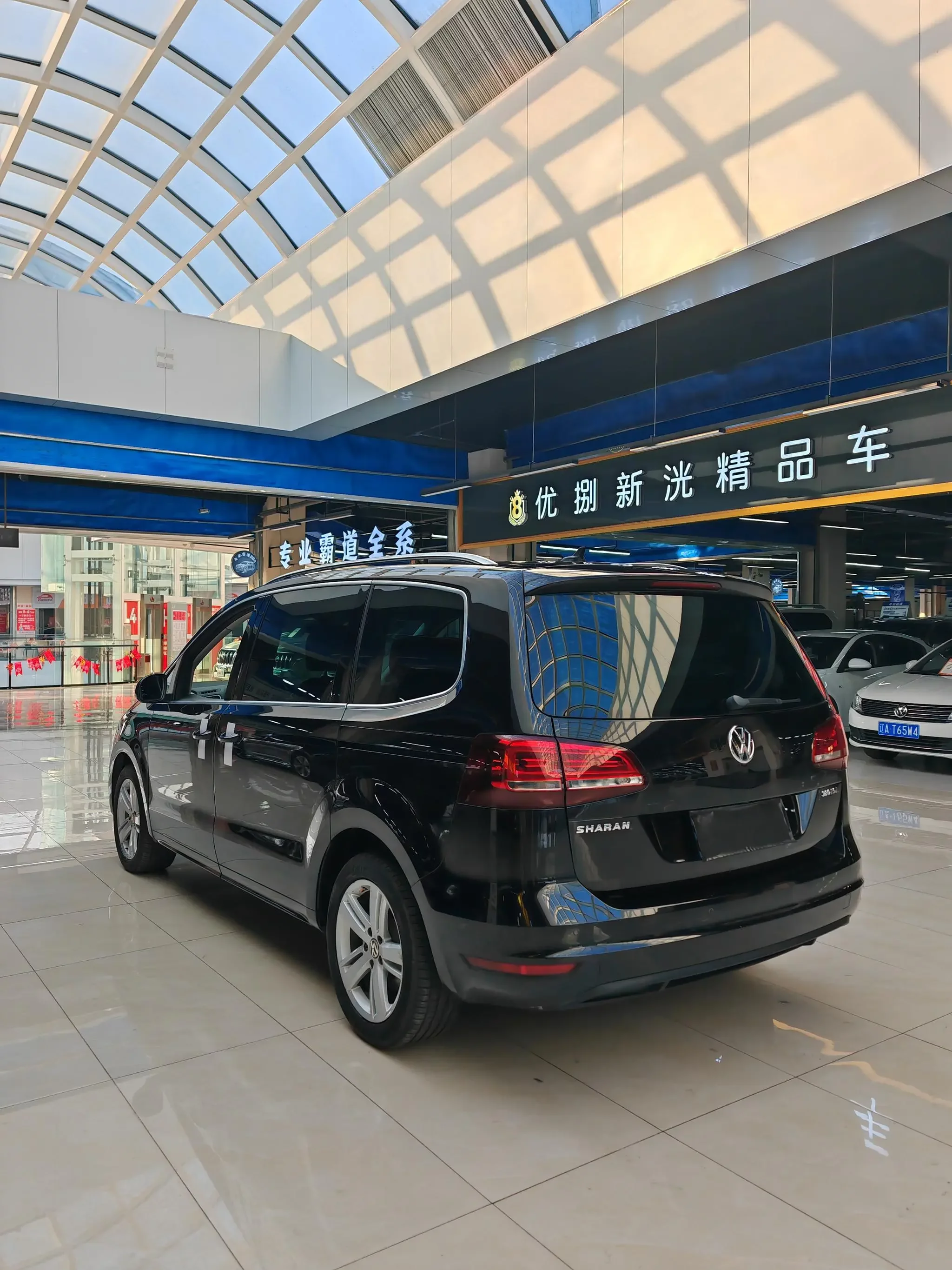 Volkswagen Sharon