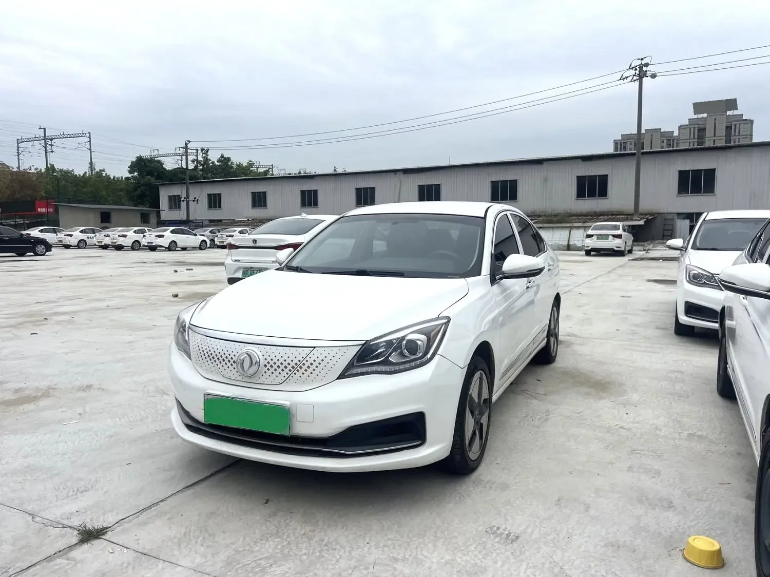 Dongfeng Fengshen E70  из Китая