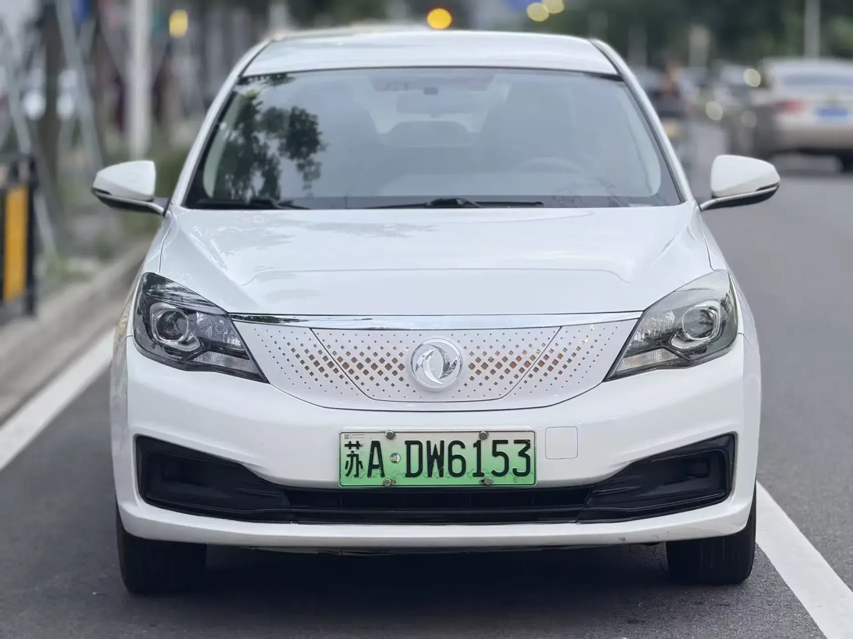 Dongfeng Fengshen E70  из Китая