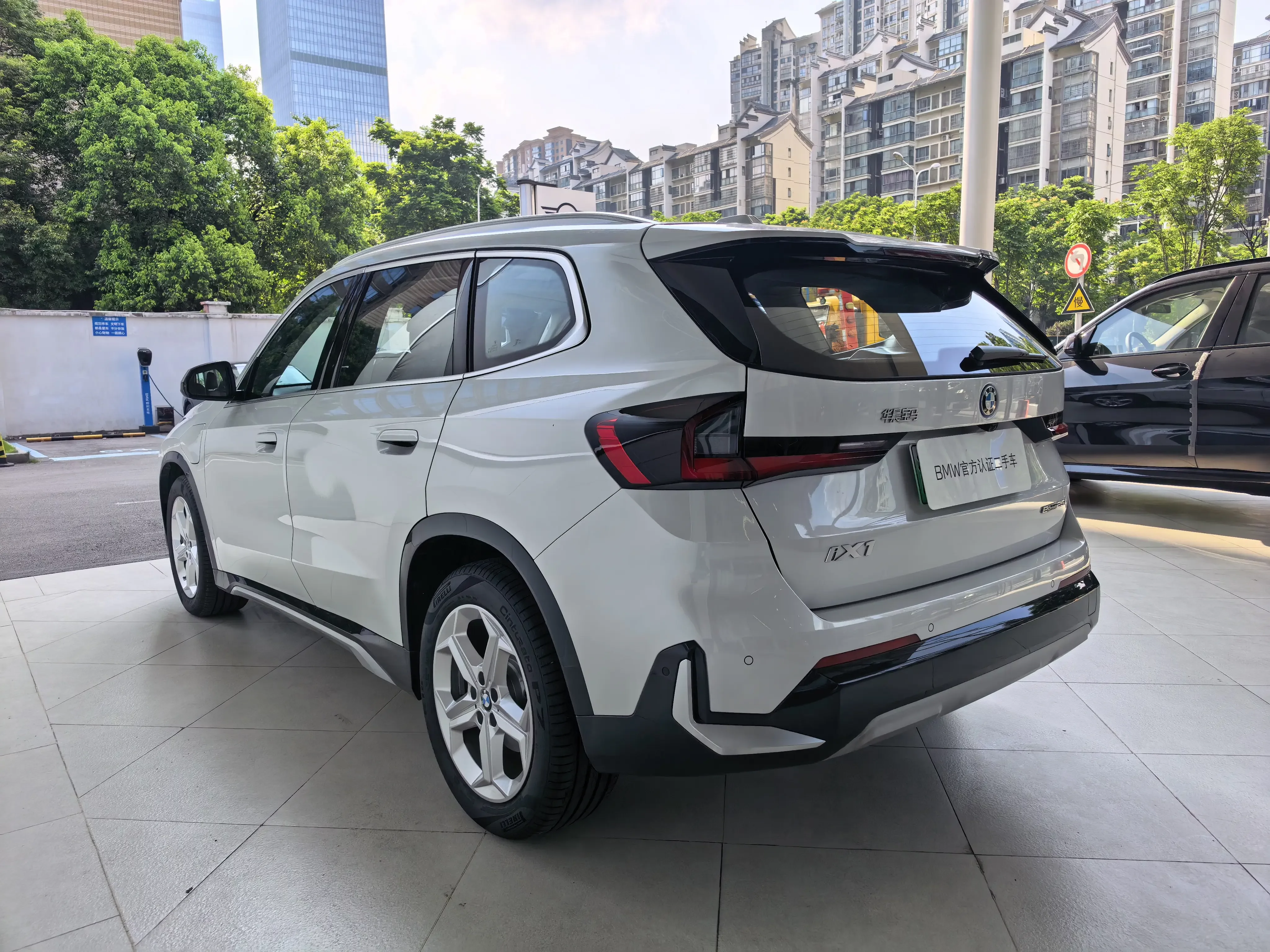 BMW iX1