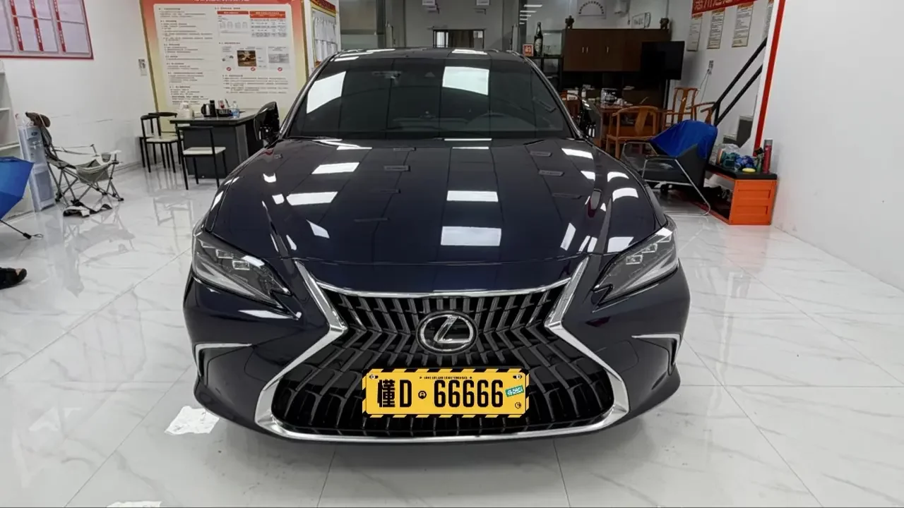 Lexus ES