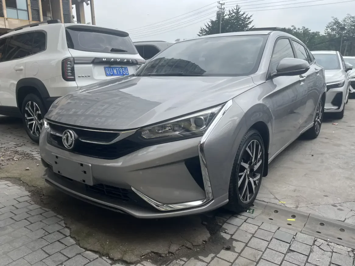 Dongfeng Yixuan  из Китая